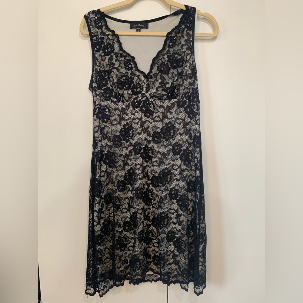 Karen Kane Sexy Little Lace Dress- fully lined- black & White- size medium